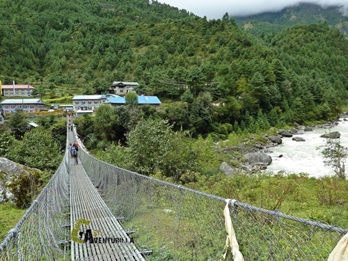 Puente colgante en nepal