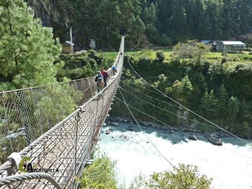 Puente colgante en Nepal