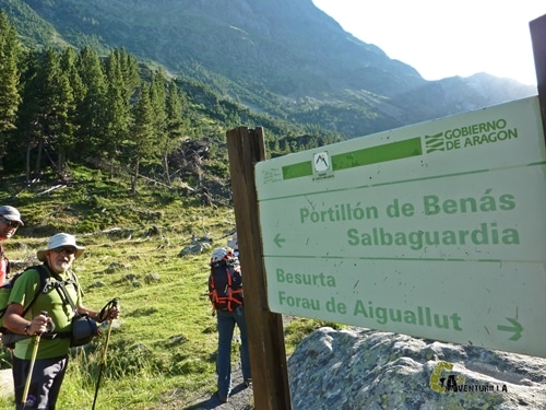 cruce de senderos en Pirineos