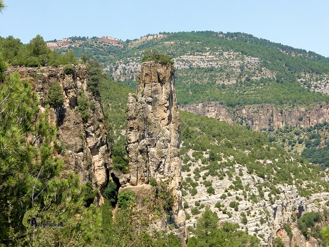 Formaciones rocosas en la sierra de Gudar