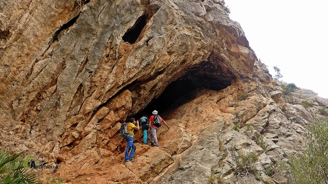 Cueva en Araia