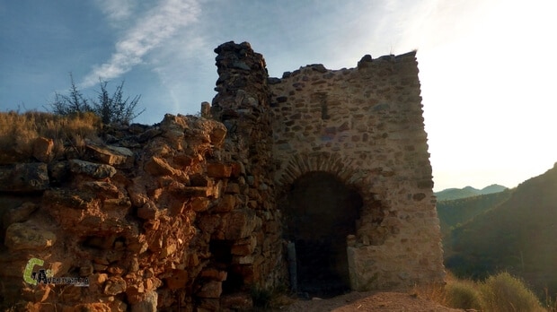 Torre sur del castillo de azuébar