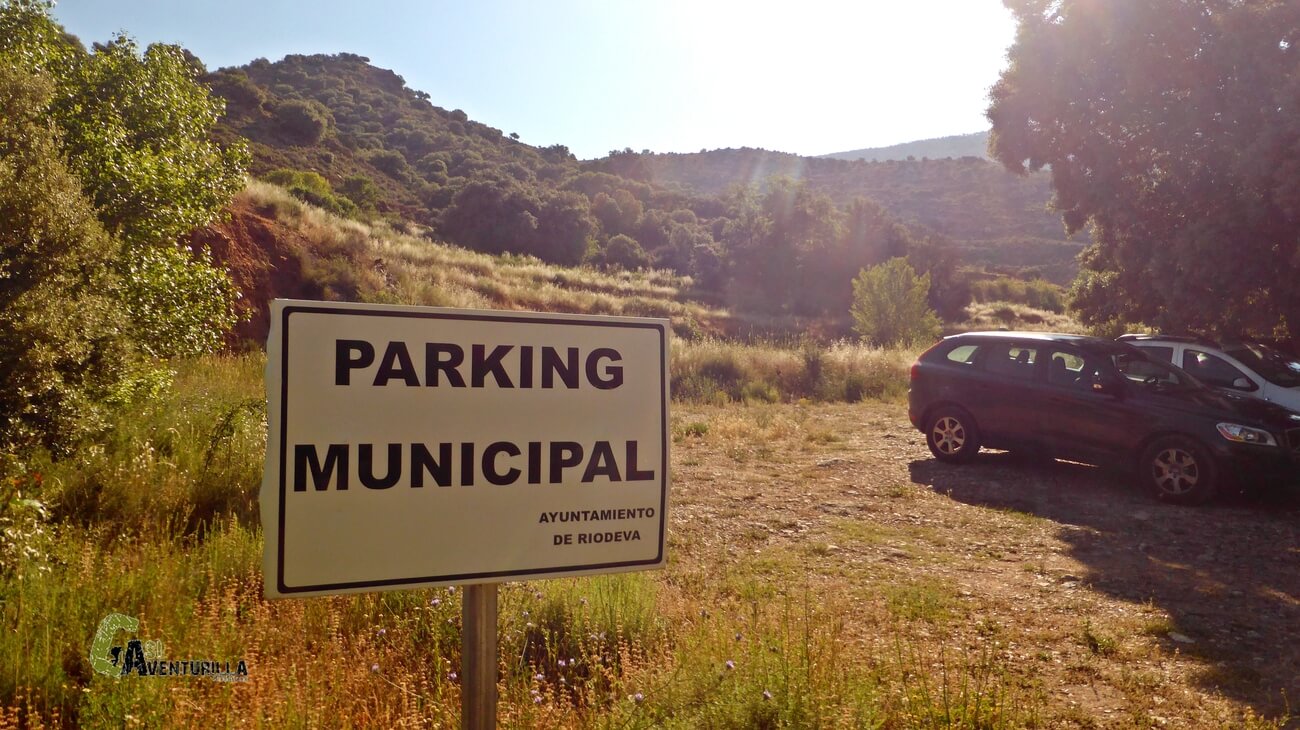 Parking en el barranco de los Amanaderos de Riodeva