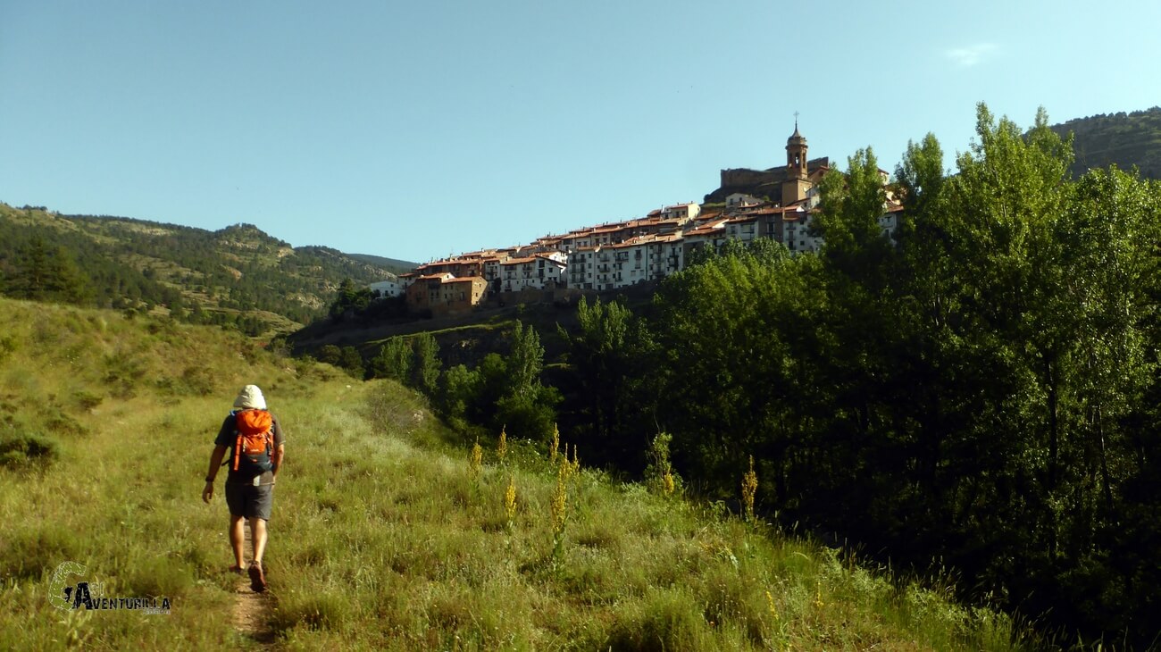 Vista hacia la poblacion de Linares de Mora