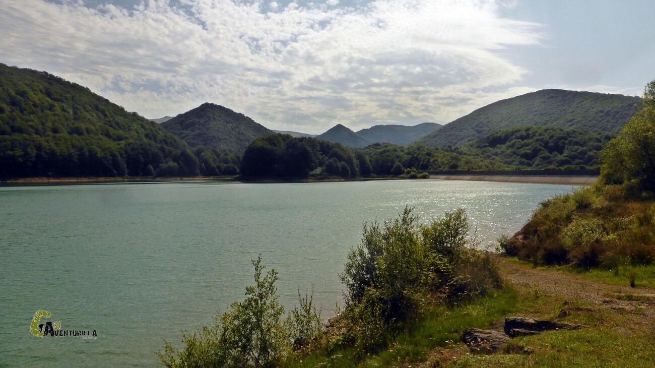 Dando la vuelta al embalse de Lareo