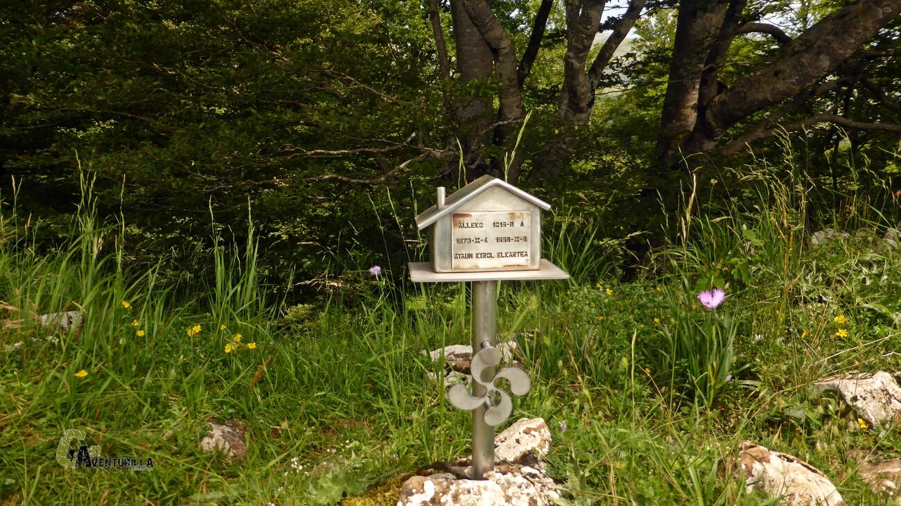 Buzon de cumbre en el pico Alleko