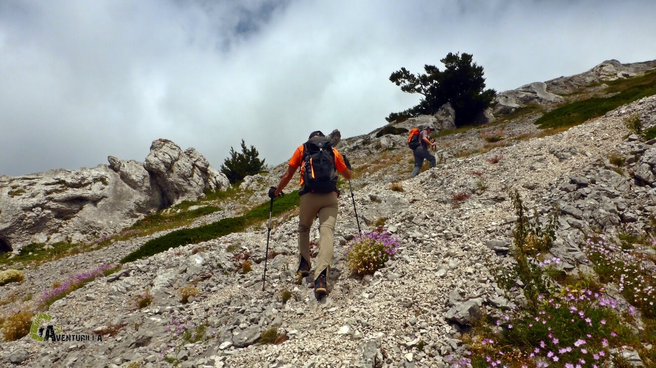 Subiendo al pico Aratz