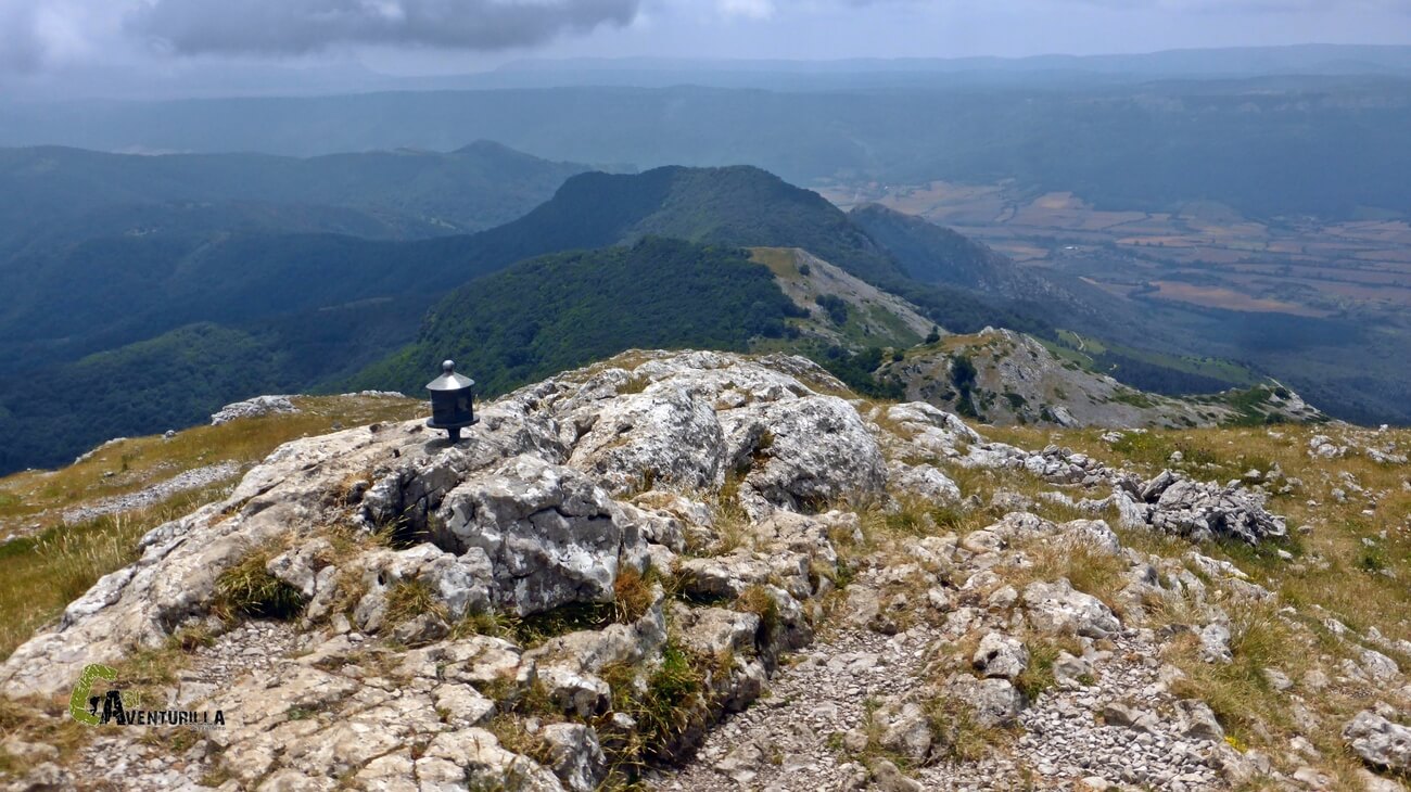 En la cima del pico Aratz