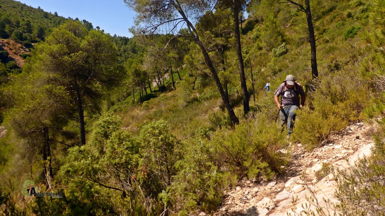 Tramo de sendero complicado en la montaña