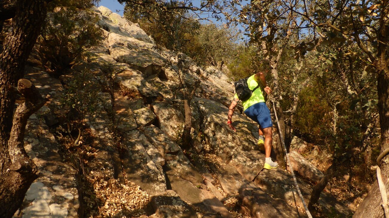 Paso con cuerdas en una pedrera