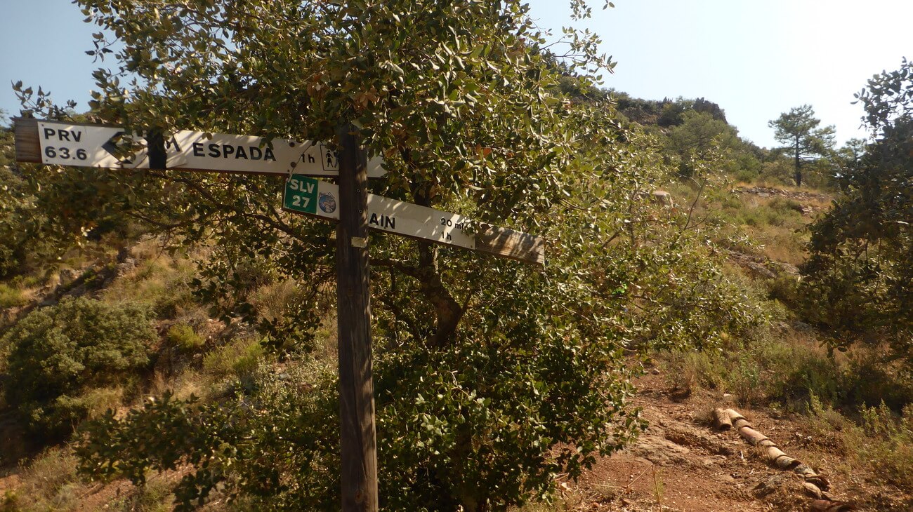 Cruce de senderos en la sierra de Espadan
