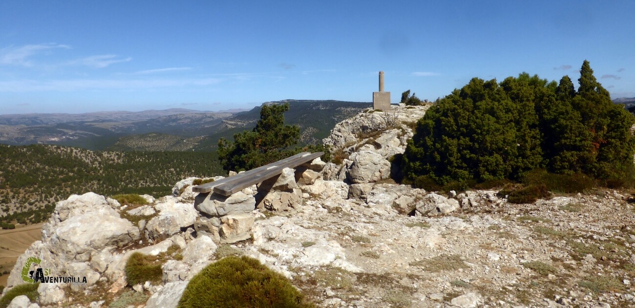 Banco y vertice geodesico en el pico de la Olmedilla