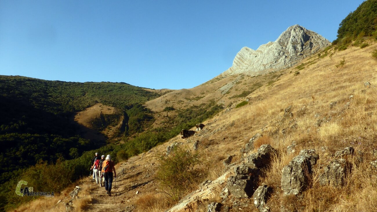 Peña Galicia al fondo