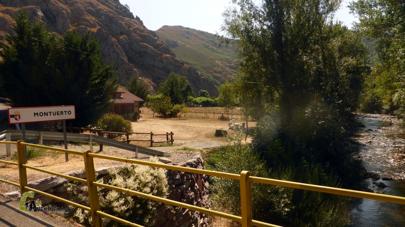 Puente sobre el rio Curueño en Montuerto