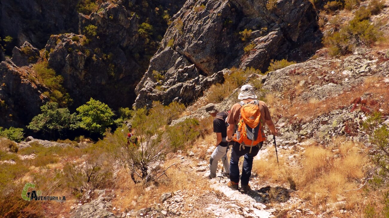 Bajada muy fuerte hacia el arroyo de Valdecesar