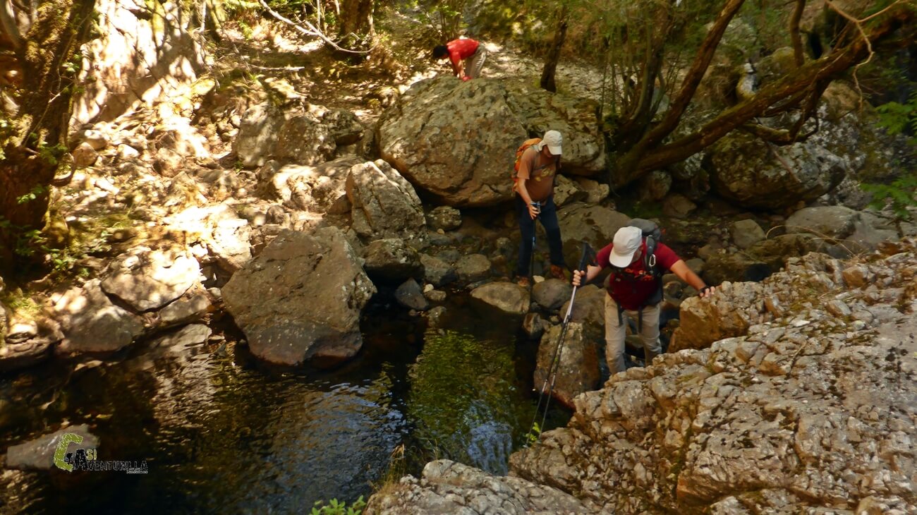 Cruzando el arroyo de Valdecesar