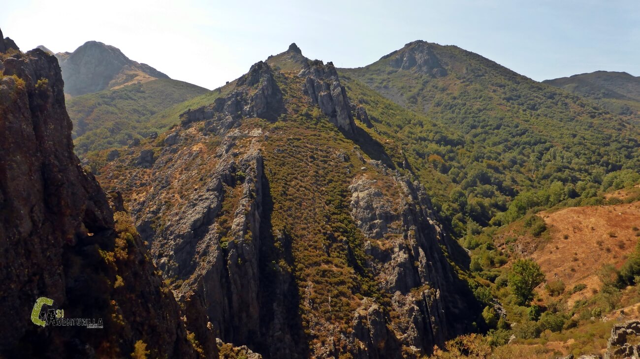 Montañas alrededor del barranco de Valdecesar