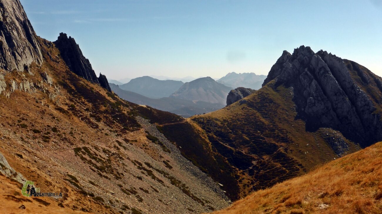 Bajando del pico Torres por el collado Valverde
