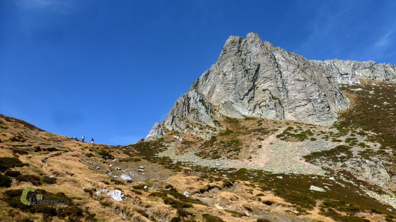Vistas hacia el collado que separa el pico torres y la Peña la Capilla