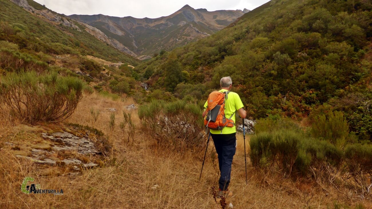 Caminando junto al rio Faro