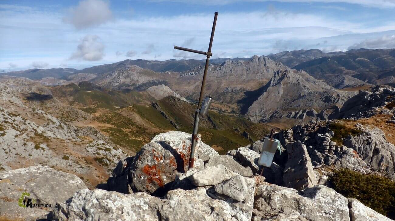 En la cima del pico Valdorria