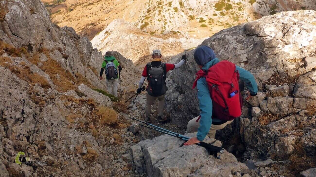 Bajando por canal desde la Peña Valdorria