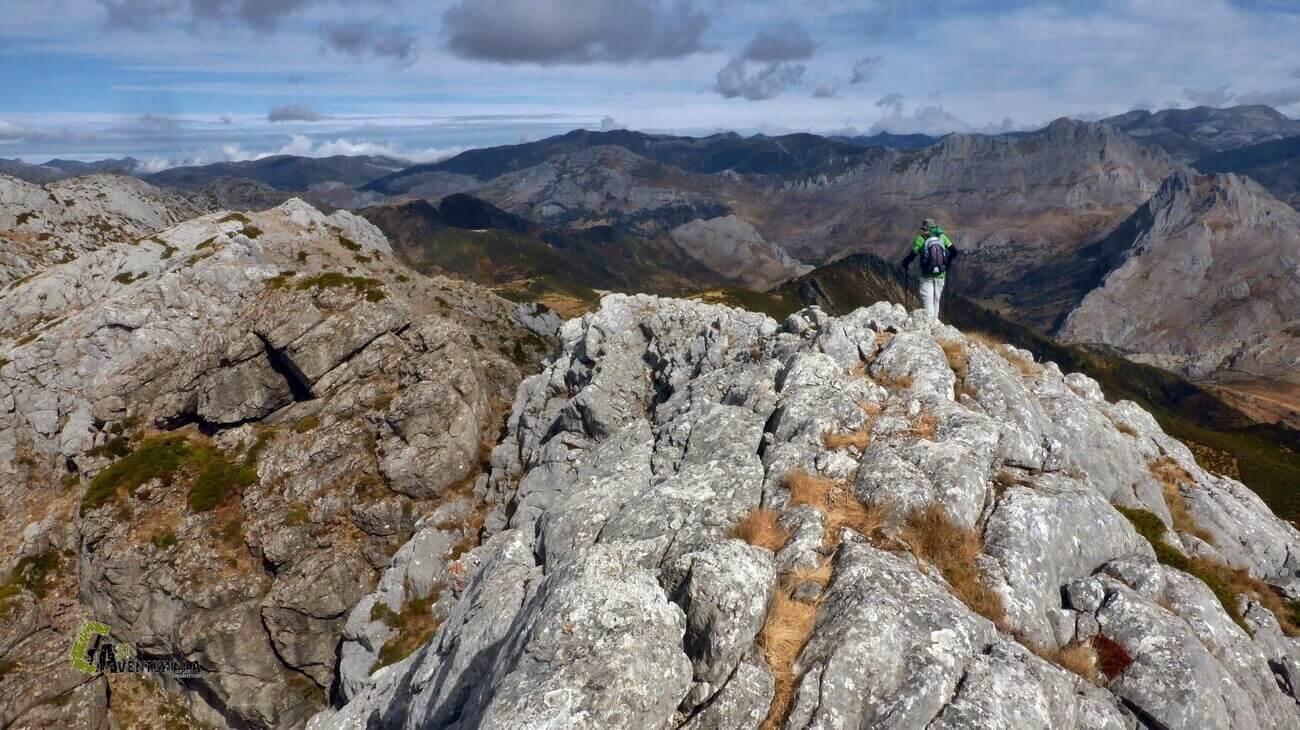 Avanzando por la cresta
