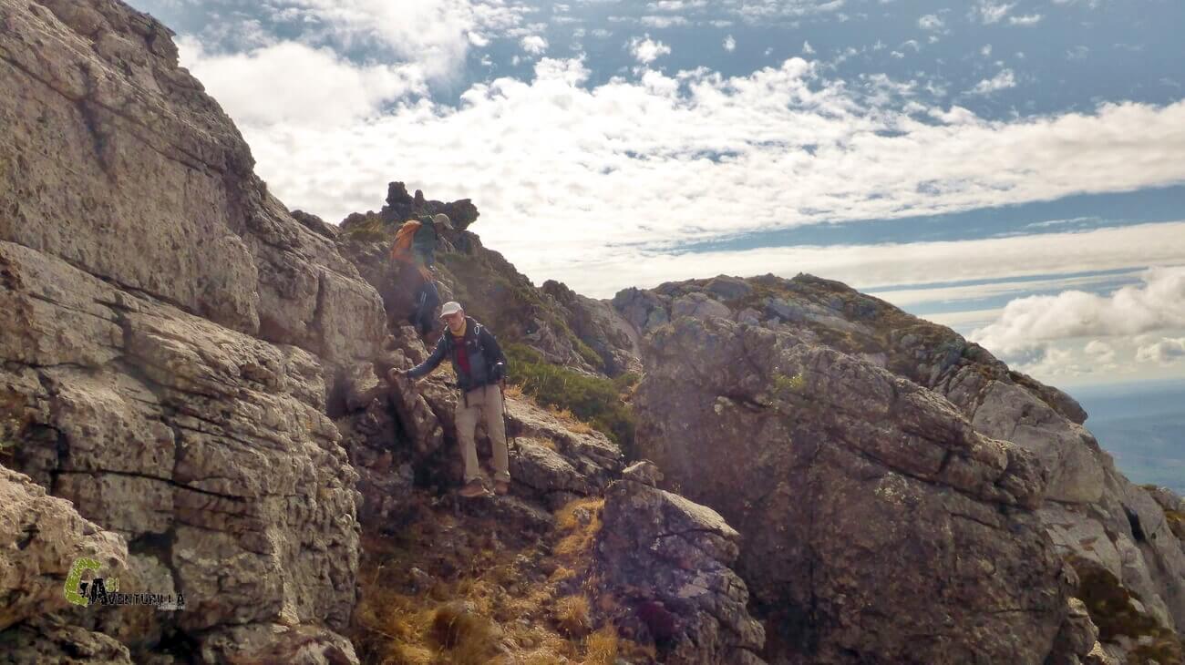 Bajando por tramos rocosos