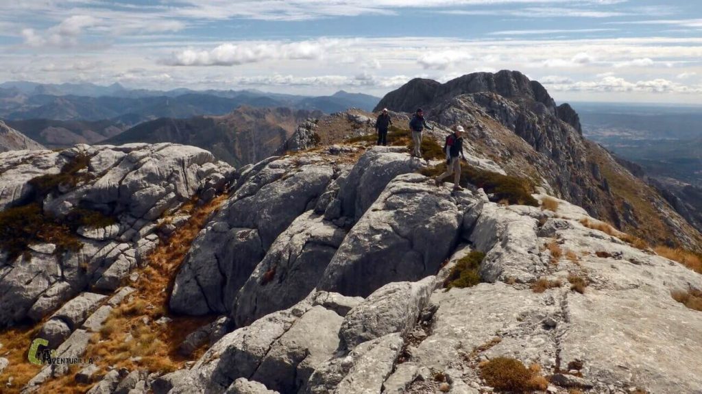 Por la cresta de la Peña Valdorria