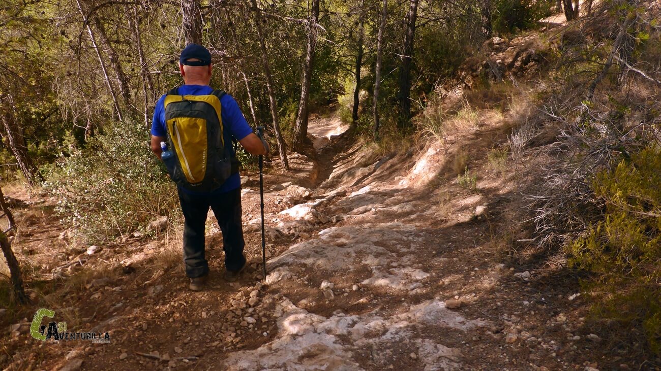 Senda degradada bajando de El Reixo