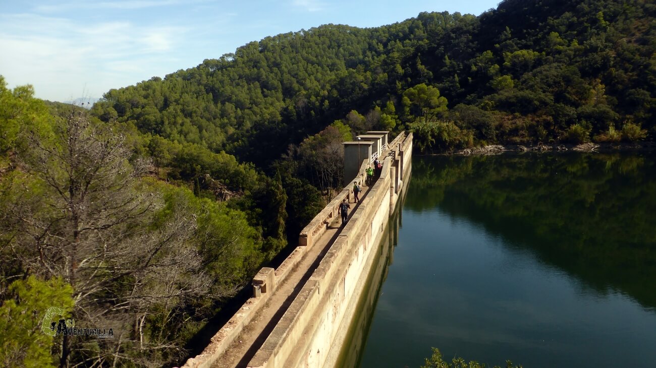 Cruzando la presa de Benitandus