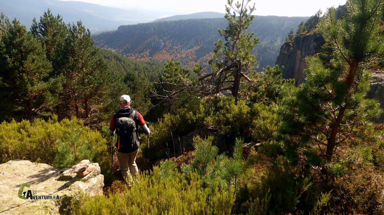 Senda de bajada a la laguna Negra desde el Zurraquin