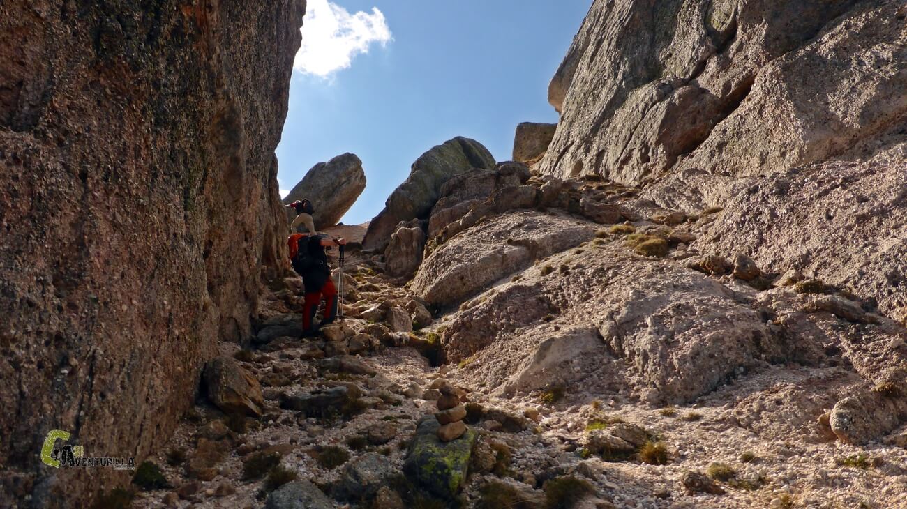 Subiendo por canal al pico Urbion