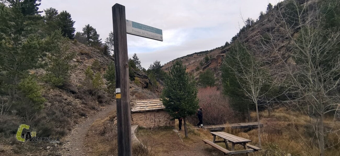 Fuente en el barranco del nacimiento en Alcala de la selva