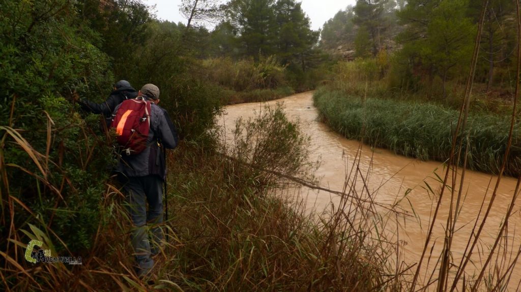 Senda junto al rio Cabriel