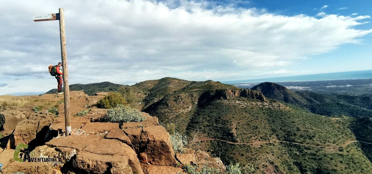 Disfrutando de las vistas desde la Penya Mogdia