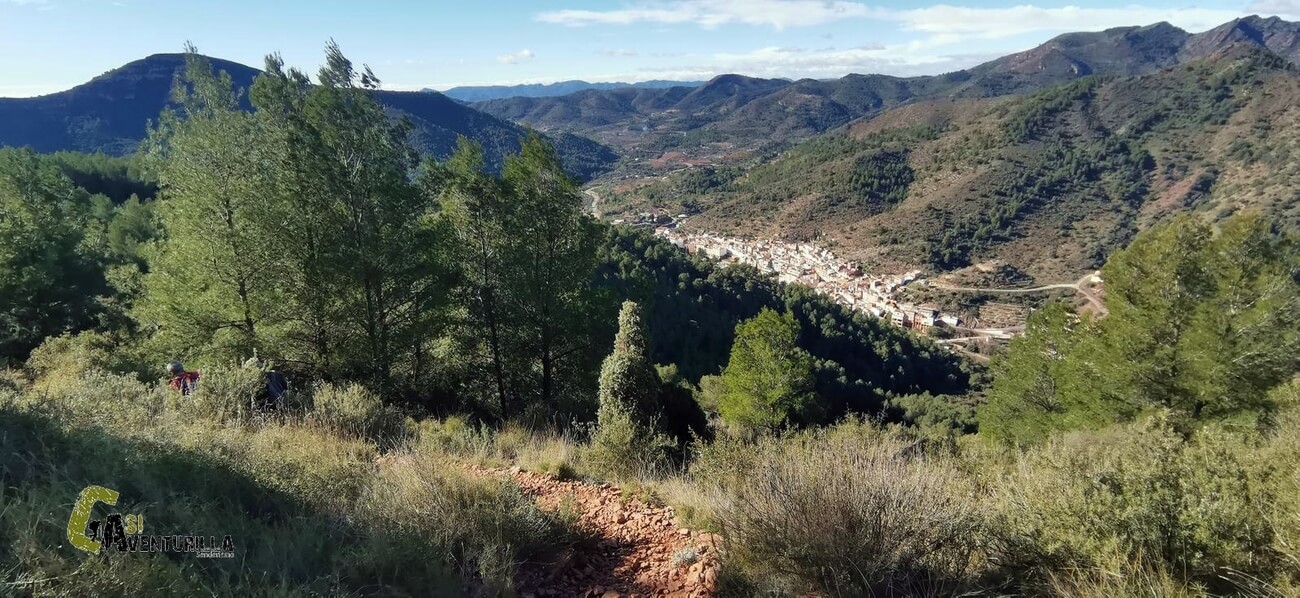 Bajando a Alfondeguilla desde la Penya Migdia