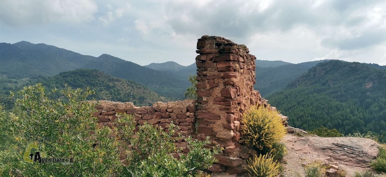 Muralla del castillo del Real en Olocau