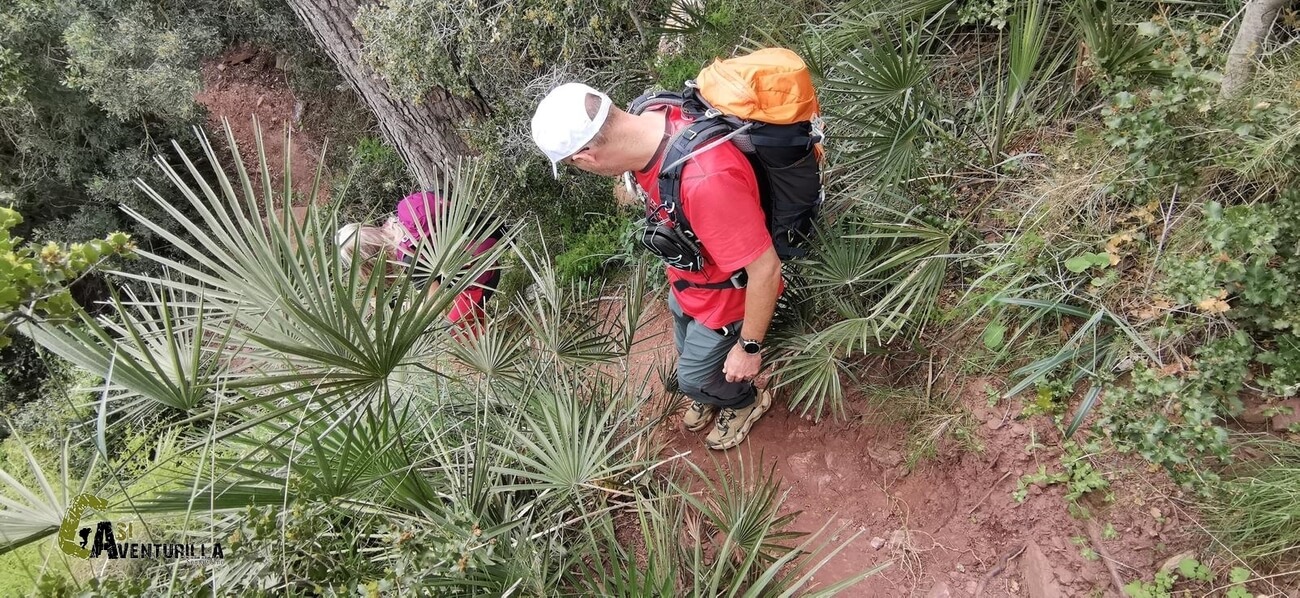 Sendero de fuerte bajada
