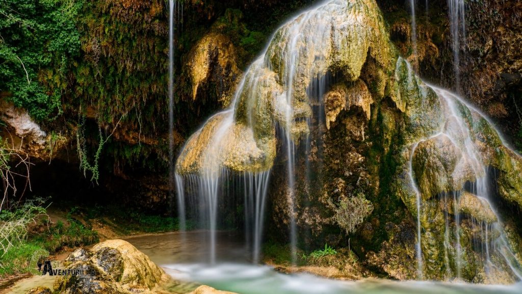 cascada de la Hiedra en la sierra de Gudar