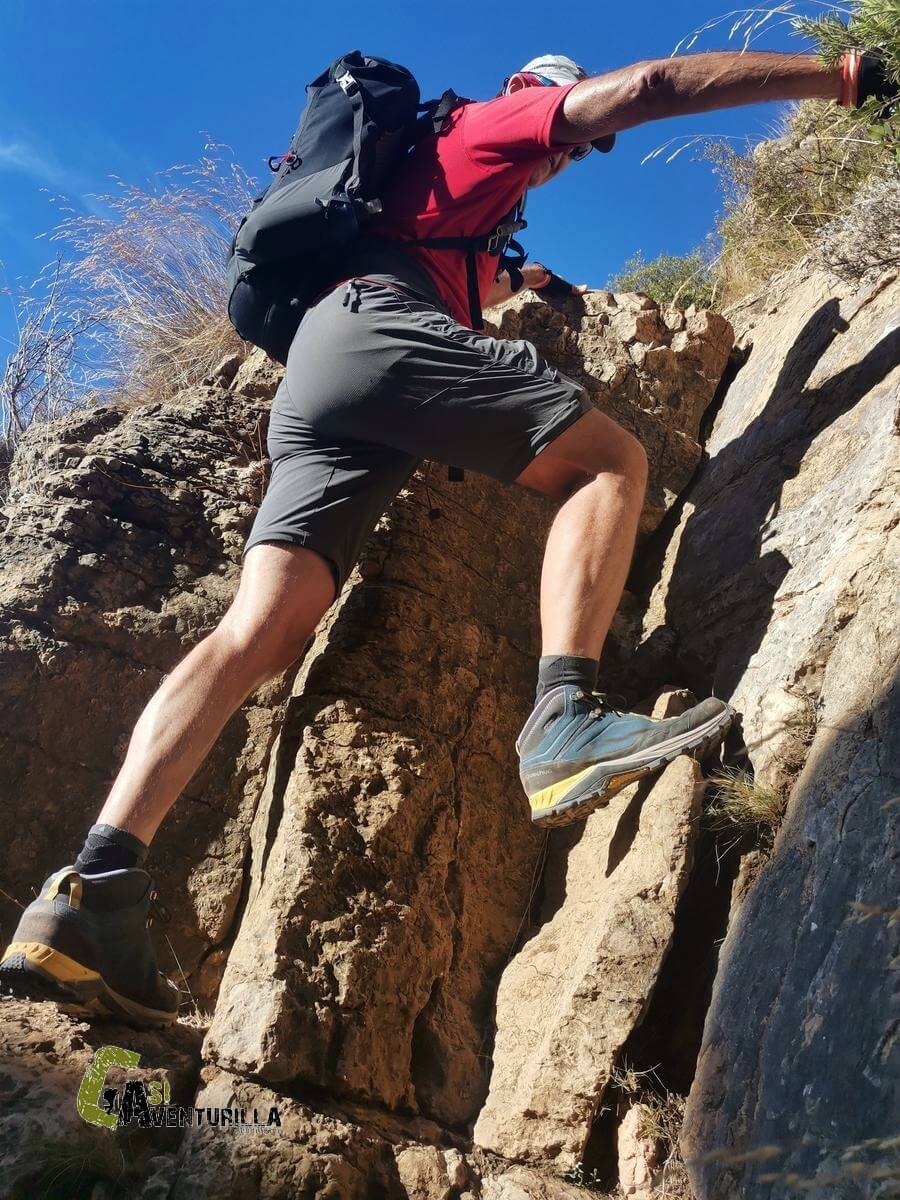 Trepada subiendo a la canal de la Mola de Segart