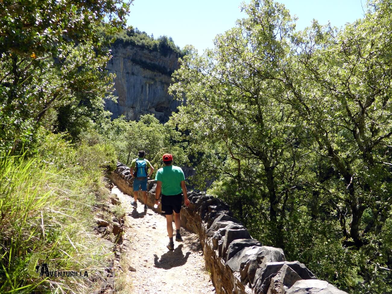 Camino hacia la ermita de San Urbez
