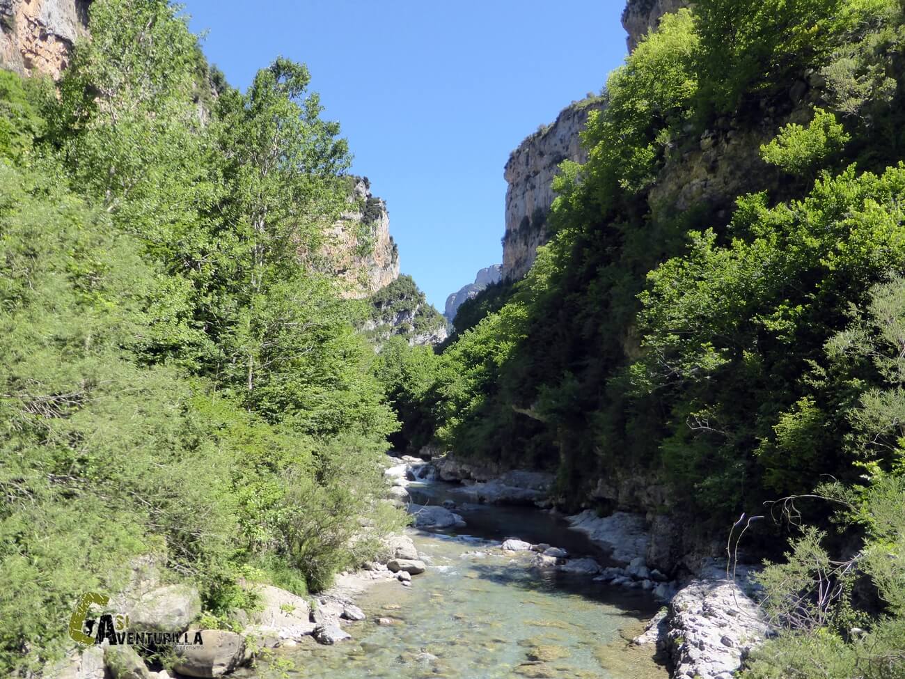 cruzamos el rio Bellos en el cañon de Añisclo
