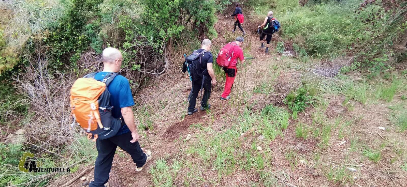 Caminando por senderos en Ribesalbes