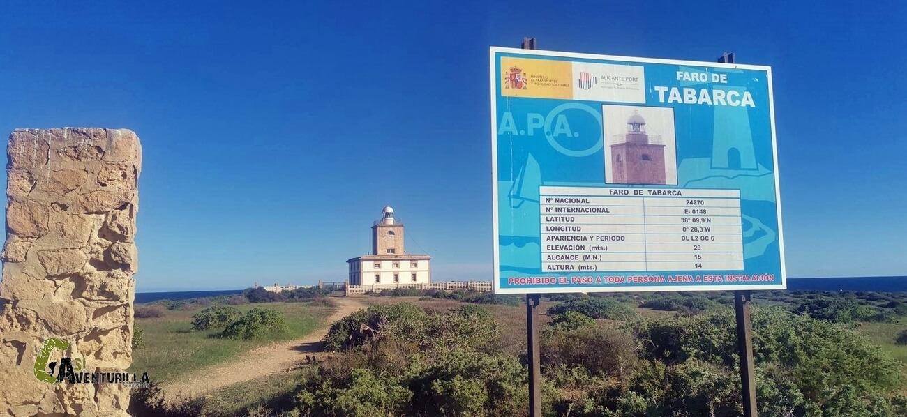 Dejamos atrás el faro de Tabarca