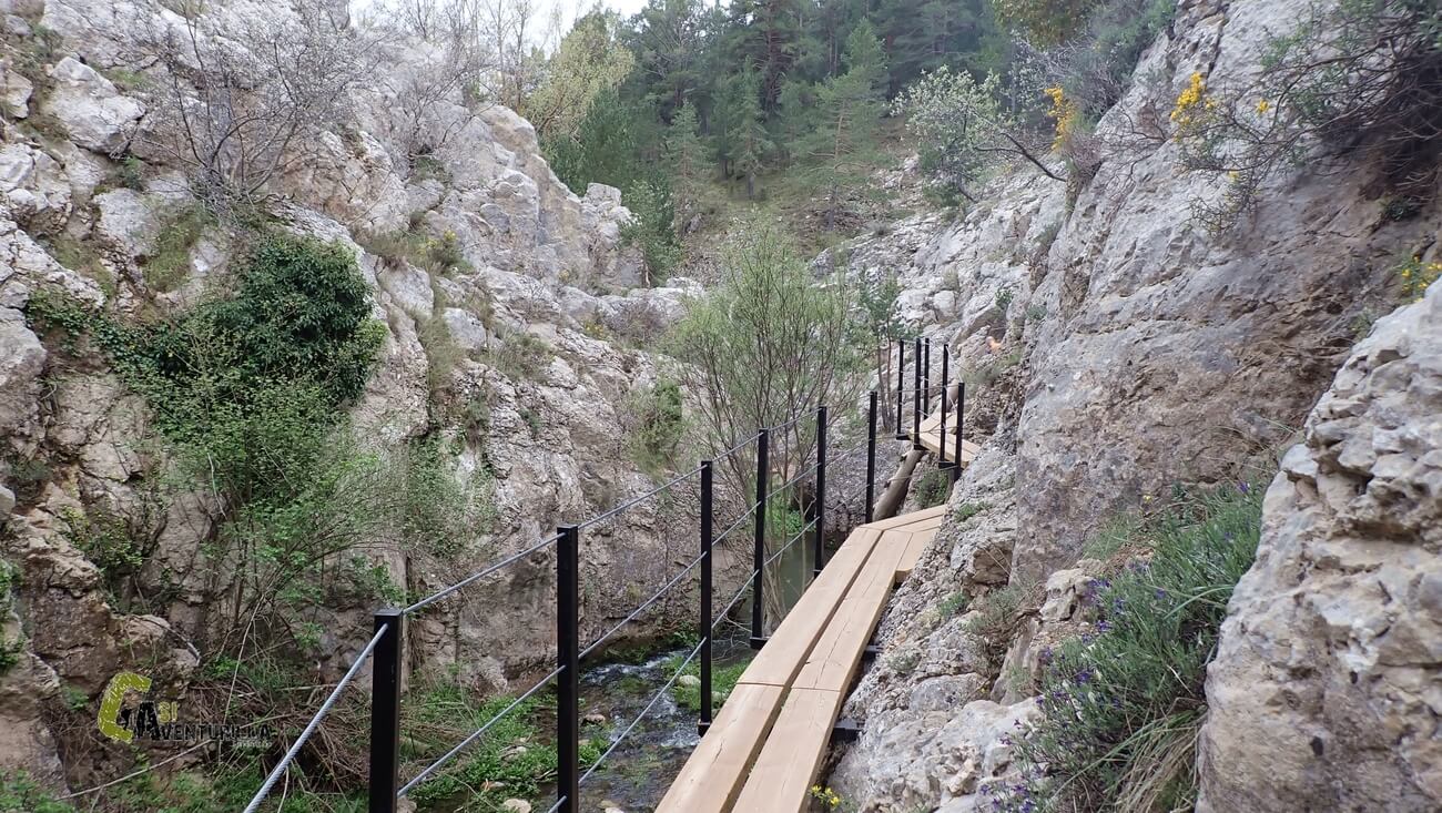 pasarela en el rio Alcala