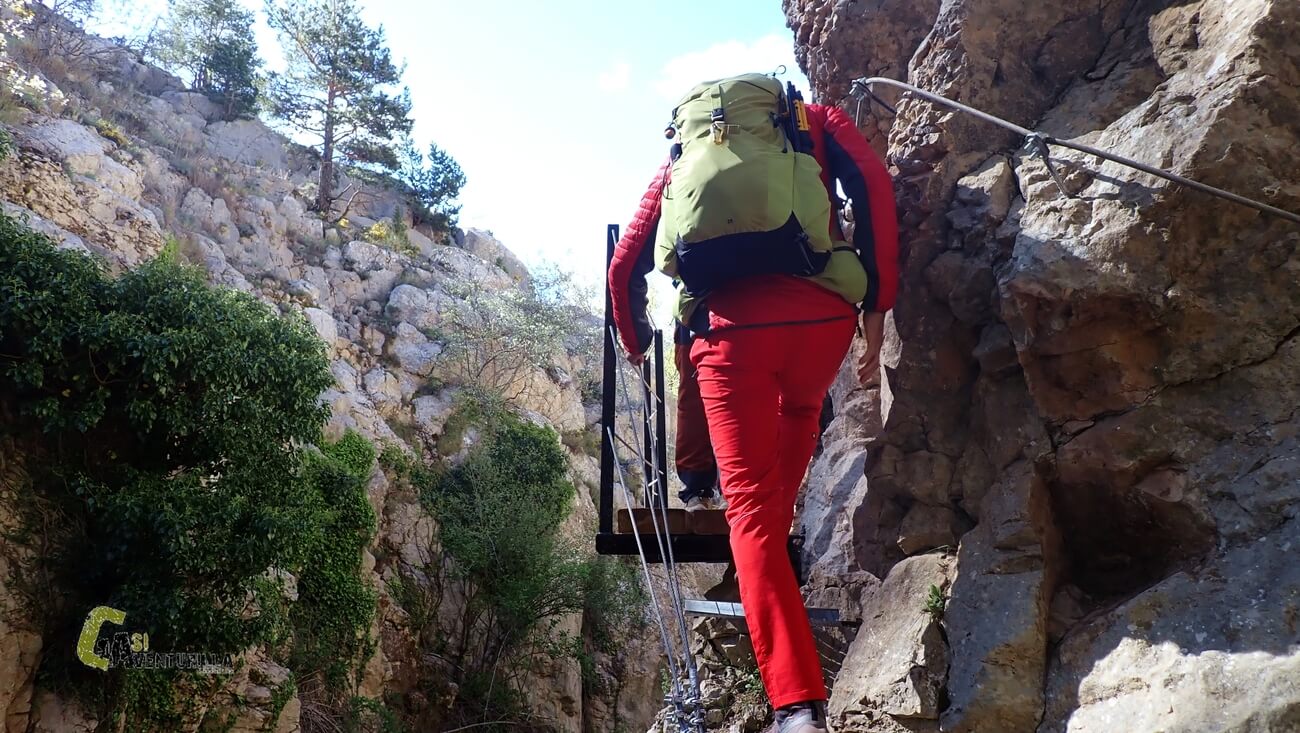 Subimos a la primera de las pasarelas del rio Alcala