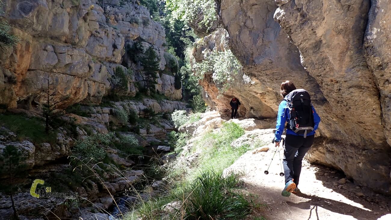 Senda del PR-TE 26 en el cañon del rio Alcala