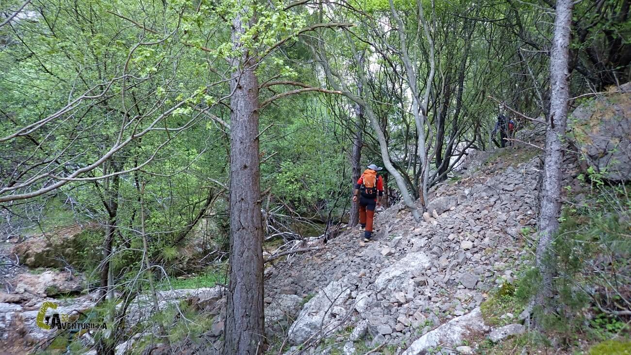 Sin senda hacia la cascada