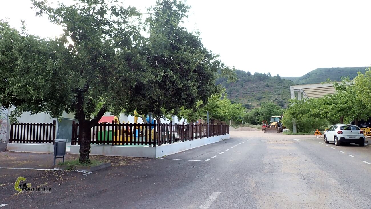el inicio de la ruta en el aparcamiento de Chova